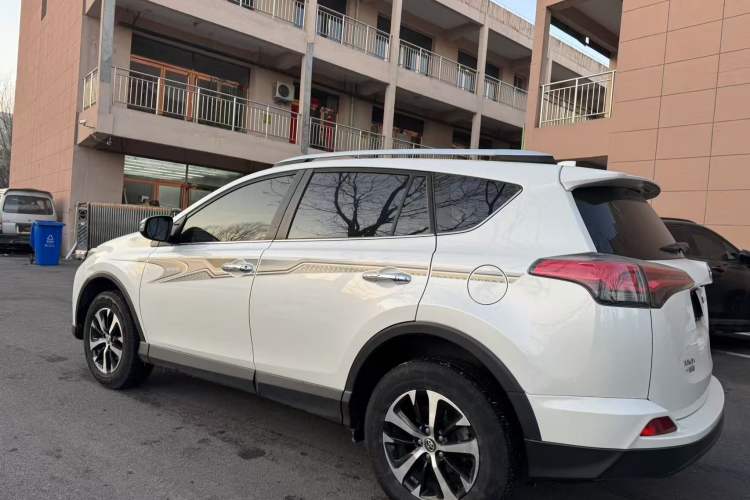 Used Toyota RAV4 2016 2.0L CVT Two-Wheel Drive Comfort Edition China V Standard