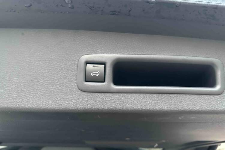 Used Toyota Granvia 2024 2.5L Hybrid Comfort Edition
