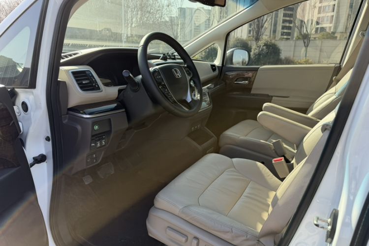 Used Honda Odyssey 2015 Revised 2.4L Luxury Edition
