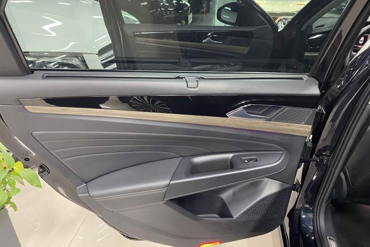 Used Volkswagen Passat 2020 330TSI Luxury Edition China VI
