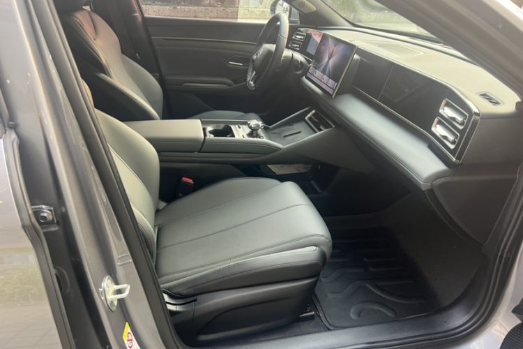 Used BYD Qin L 2025 DM-i Smart Drive 120KM Leading Model