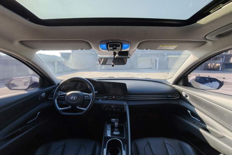 Used Hyundai Elantra 2022 1.5L CVT LUX Prestige Edition
