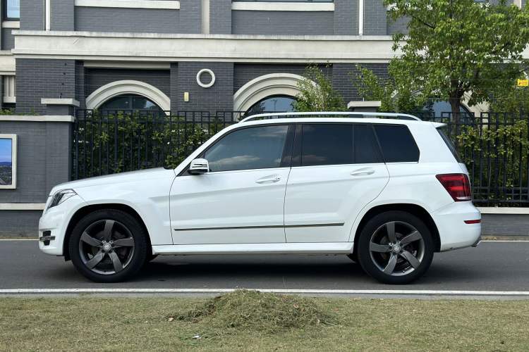 Used Mercedes-Benz GLK-Class 2013 GLK 300 4MATIC Dynamic Sunroof Model
