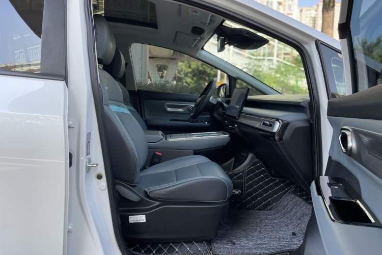 Used AION Y 2022 Plus 70 Tech Edition
