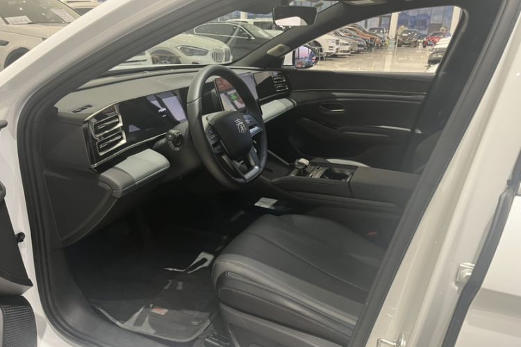 Used BYD Qin L 2025 DM-i Smart Drive 120KM Leading Model