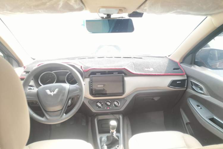 Used Wuling Hongguang 2019 1.5L S Standard Version China VI LAR
