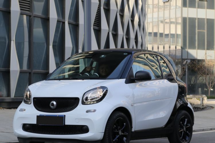 Used smart fortwo 2015 1.0L 52 kW hardtop Dynamic version