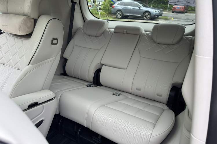 Used GAC Trumpchi Xiangwang M8 2025 Kunkun Series Ultra First-Class Cabin
