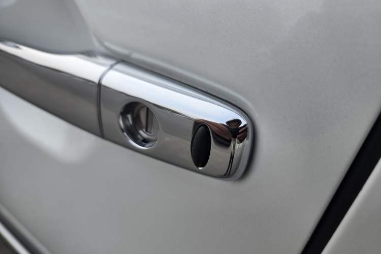 Used Mitsubishi Outlander 2019 2.4L 4x4 Zhi Xiang Edition 7 Seats China VI Standard
