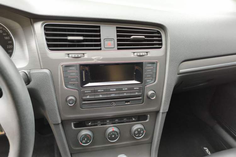 Used Volkswagen Golf 2015 1.4TSI Automatic Luxury Model
