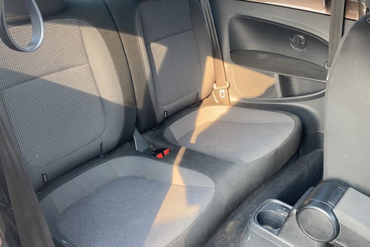 Used Volkswagen Beetle 2015 180TSI model
