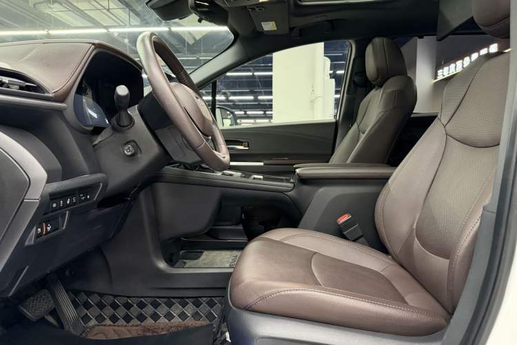 Used Toyota Sienna 2021 2.5L Hybrid Platinum Edition