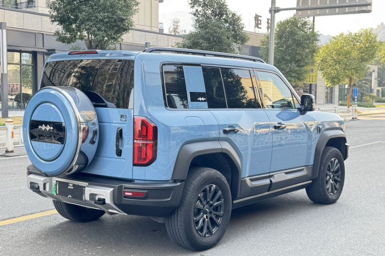 Used  Leopard 5 2023 Navigator Edition
