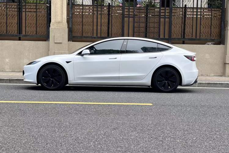 Used Tesla Model 3 2023 Rear-Wheel-Drive Version

