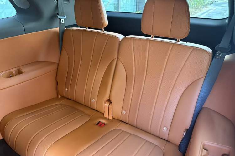 Used Hima AITO M8 2025 Extended-Range Ultra Version 53.4 kWh 6-Seater Edition
