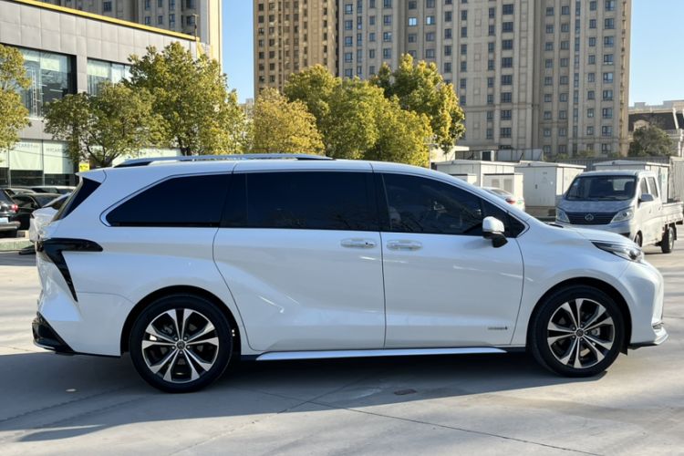 Used Toyota Granvia 2023 2.5L Hybrid Prestige PLUS Edition
