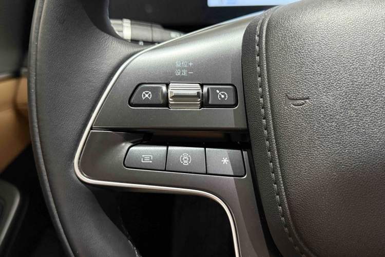 Used BYD Song L DM-i 2024 112 km Leading Edition
