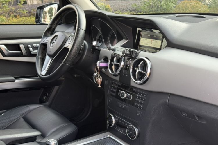 Used Mercedes-Benz GLK-Class 2013 GLK 300 4MATIC Dynamic Sunroof Model