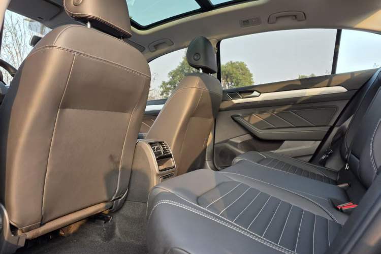 Used Volkswagen Magotan 2025 Zhongxiang Version 280TSI DSG Comfort Edition
