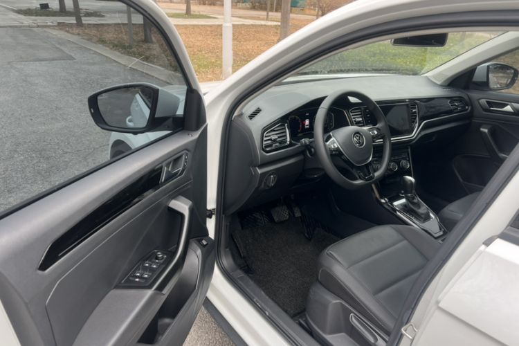 Used Volkswagen T-ROC 2021 280TSI DSG Two-Wheel Drive Comfort Connect Edition
