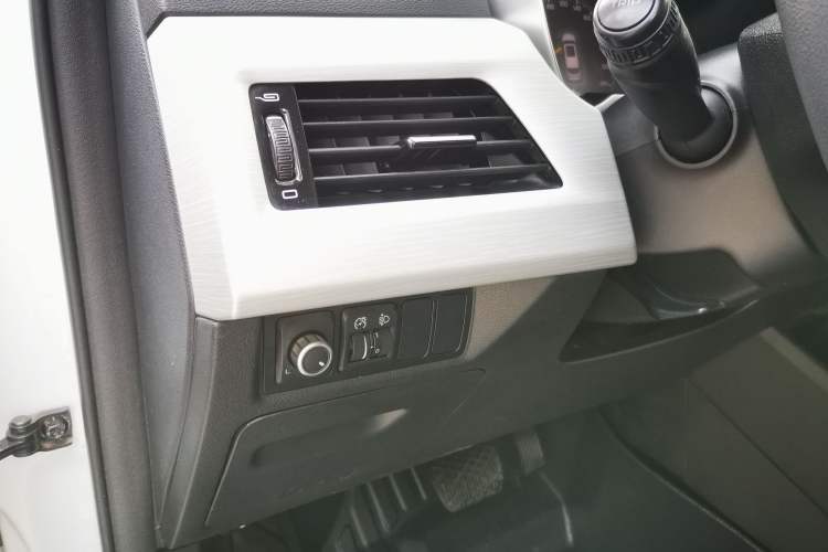 Used Geely Auto Emgrand X7 Sport 2018 1.8TD Automatic Two-Wheel Drive Smart Connect 4G Internet Edition
