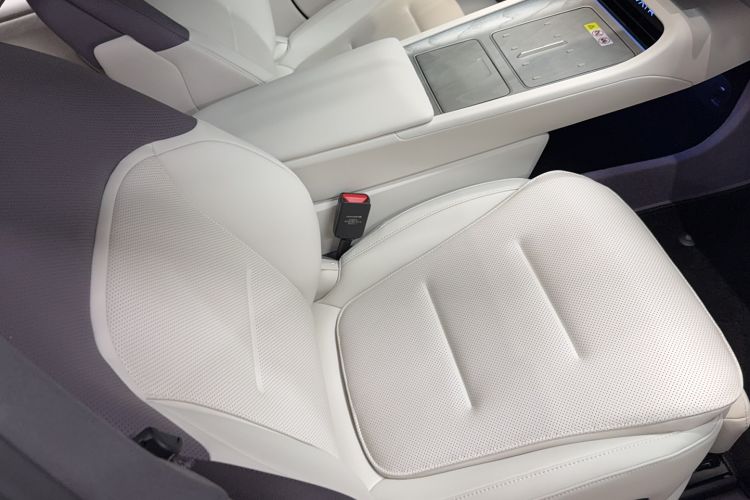 Used  12 2025 Master All-Electric Four-Wheel Drive
