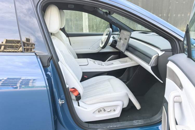 Used ONVO L60 2024 60 kWh Rear-Drive Version
