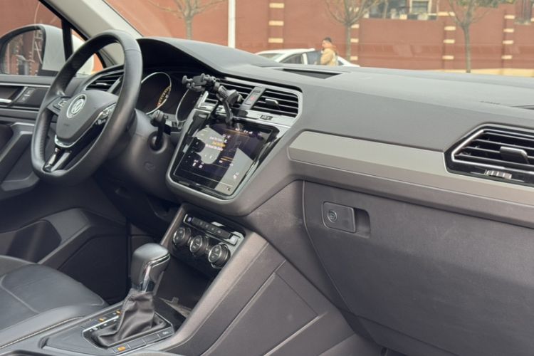 Used Volkswagen Tiguan L 2020 330TSI Automatic Two-Wheel Drive Panoramic Comfort Edition China VI Standard