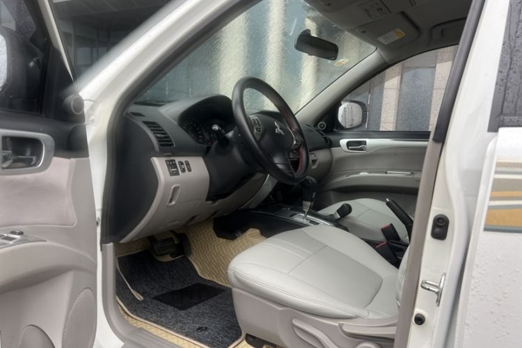 Used Mitsubishi Pajero Sport 2013 3.0L Automatic 4x4 Executive Edition
