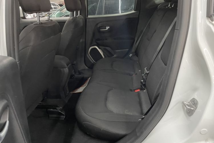 Used  Renegade 2018 Connected Large Screen Version 180T Automatic Kinetic Edition+
