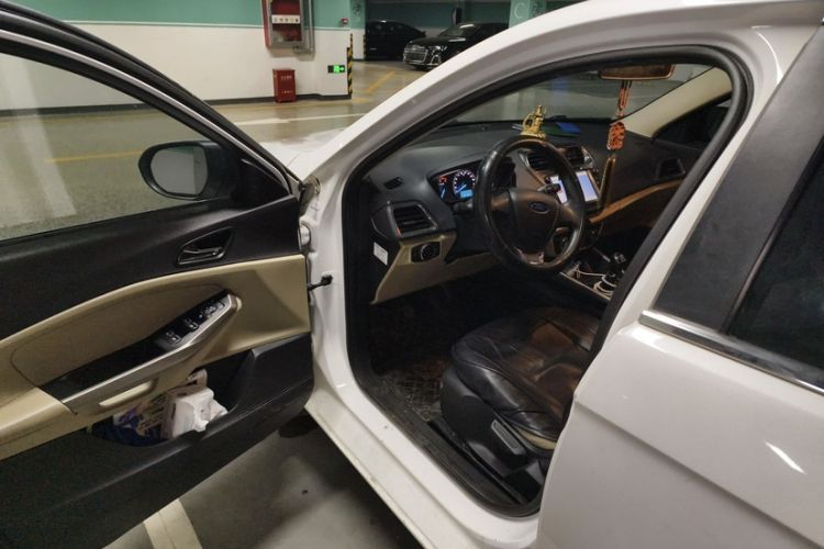 Used Ford Escort 2015 1.5L Manual Comfort Model
