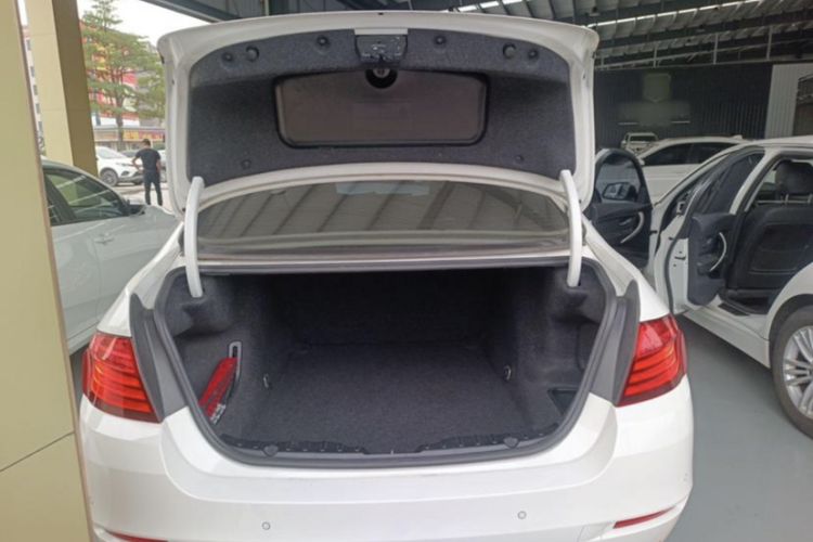 Used BMW 5 Series 2014 530Li Leading Model
