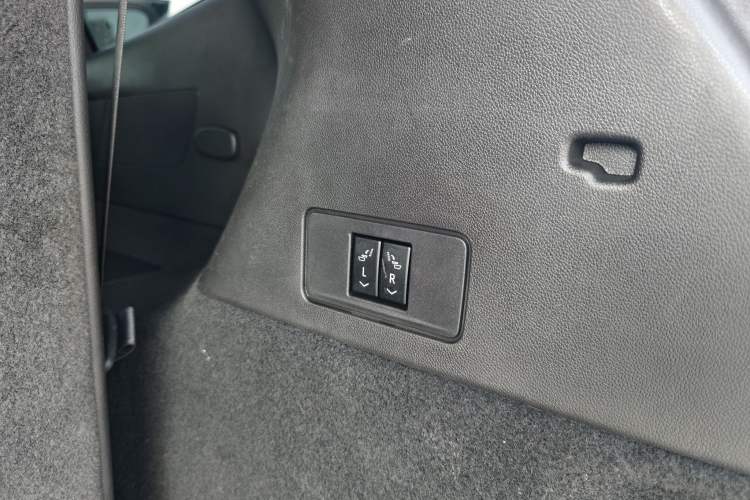 Used Cadillac XT6 2022 2.0T 7-Seater Four-Wheel-Drive Luxury Version
