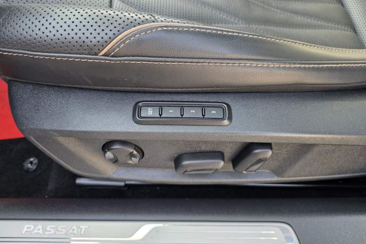 Used Volkswagen Passat 2020 330TSI Luxury Edition China VI
