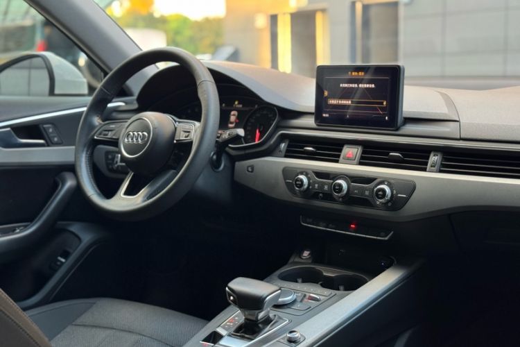 Used Audi A4L 2018 30th Anniversary Edition 40 TFSI Trendy Model
