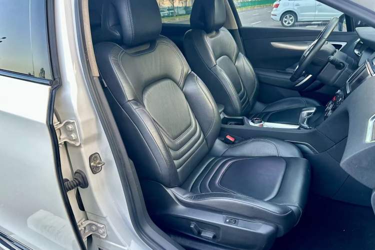 Used  6 2014 1.6T Luxury Edition THP200
