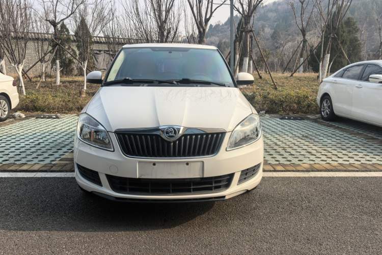 Used Skoda Fabia 2014 1.4L Manual Crystal Edition
