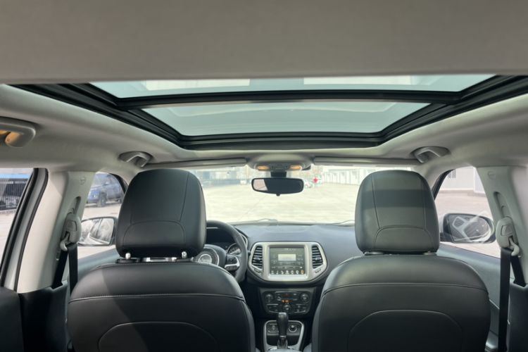 Used  Compass 2017 200T Automatic Family Edition
