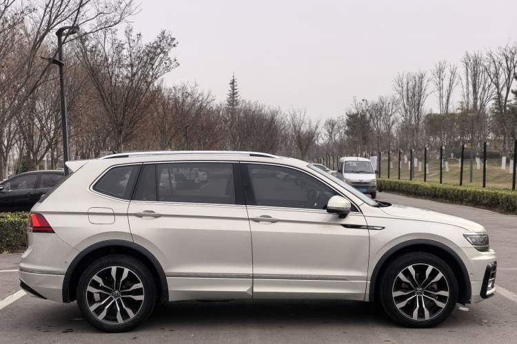 Used Volkswagen Tiguan L 2021 330TSI Automatic Two-Wheel Drive R-Line Flagship Edition
