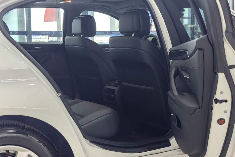 Used BMW 5 Series 2013 525Li Leading Model