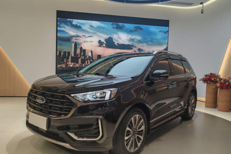 Used Ford Edge 2021 PLUS EcoBoost 245 Two-Wheel-Drive Titanium 7-Seater
