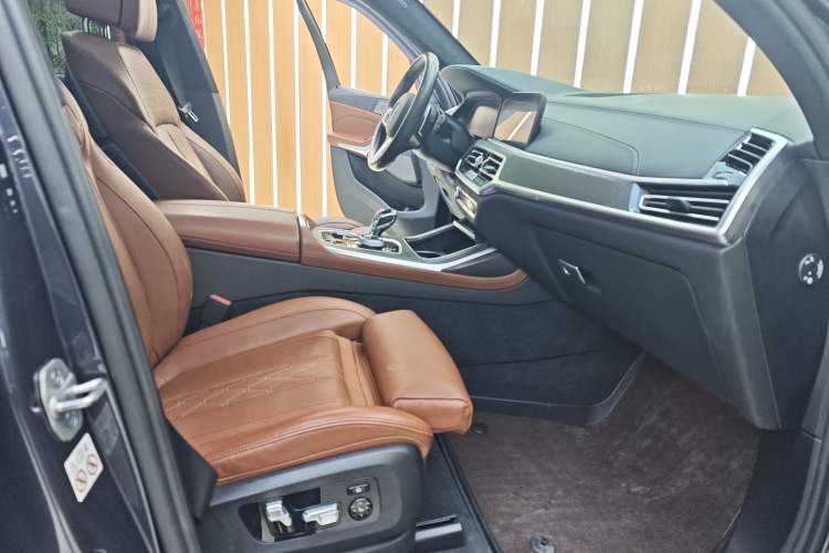 Used BMW X7 2020 xDrive40i Luxury M Sport Package