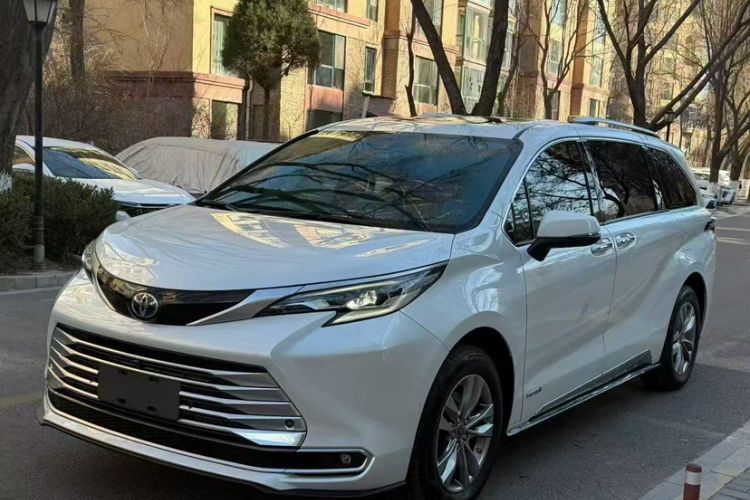 Used Toyota Sienna 2021 2.5L Hybrid Platinum Edition