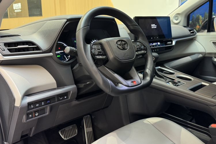 Used Toyota Granvia 2024 2.5L Hybrid Comfort Edition
