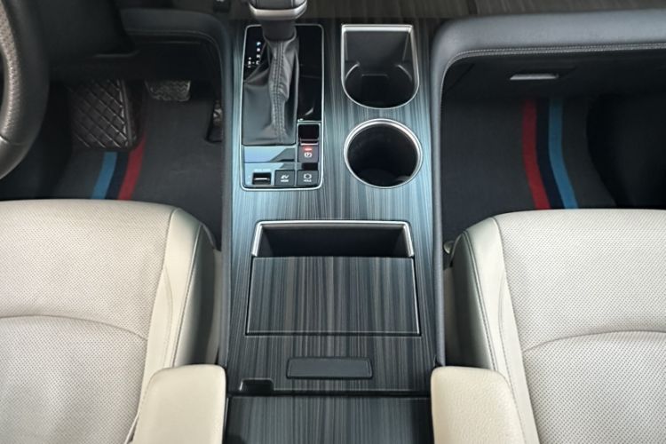 Used Toyota Sienna 2023 2.5L Hybrid Deluxe Edition
