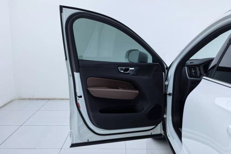 Used Volvo XC60 2024 B5 4x4 Smart Luxury Edition
