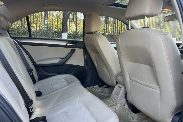 Used Volkswagen Santana 2013 1.6L Manual Comfort Edition
