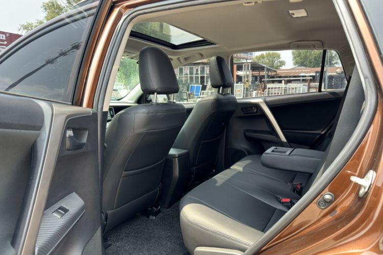 Used Toyota RAV4 2015 2.0L CVT Two-Wheel Drive Fashion Edition
