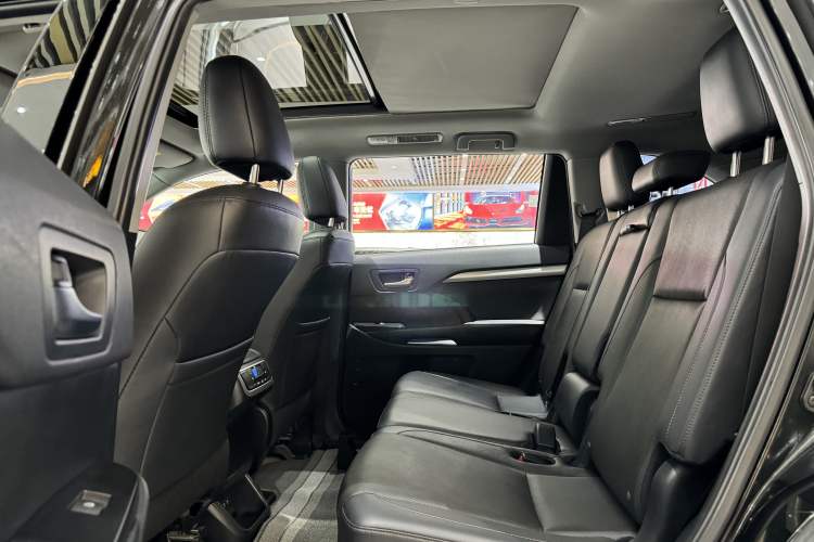 Used Toyota Highlander 2018 2.0T Four-Wheel Drive Luxury Version 7 Seats China VI Standard
