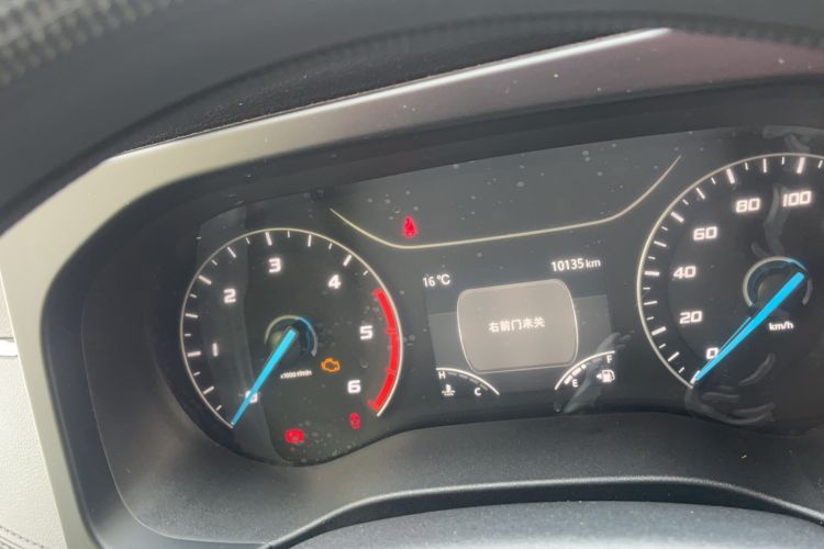 Used JMC Fushun 2023 2.0T Manual Short-Wheelbase Low-Roof Commercial Van 2/3 Seats with Dual-Swing Tailgate
